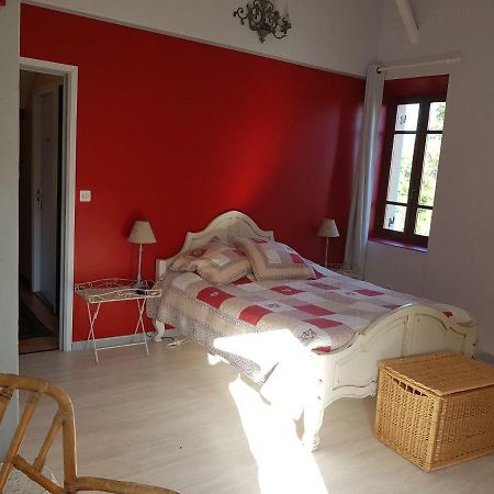 Bed and Breakfast Les Pinguelles Le Donjon Экстерьер фото